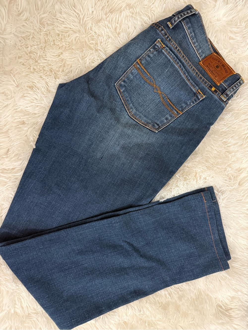 Lucky Brand Women's Charlie skinny Blue Jeans. Size 8/29